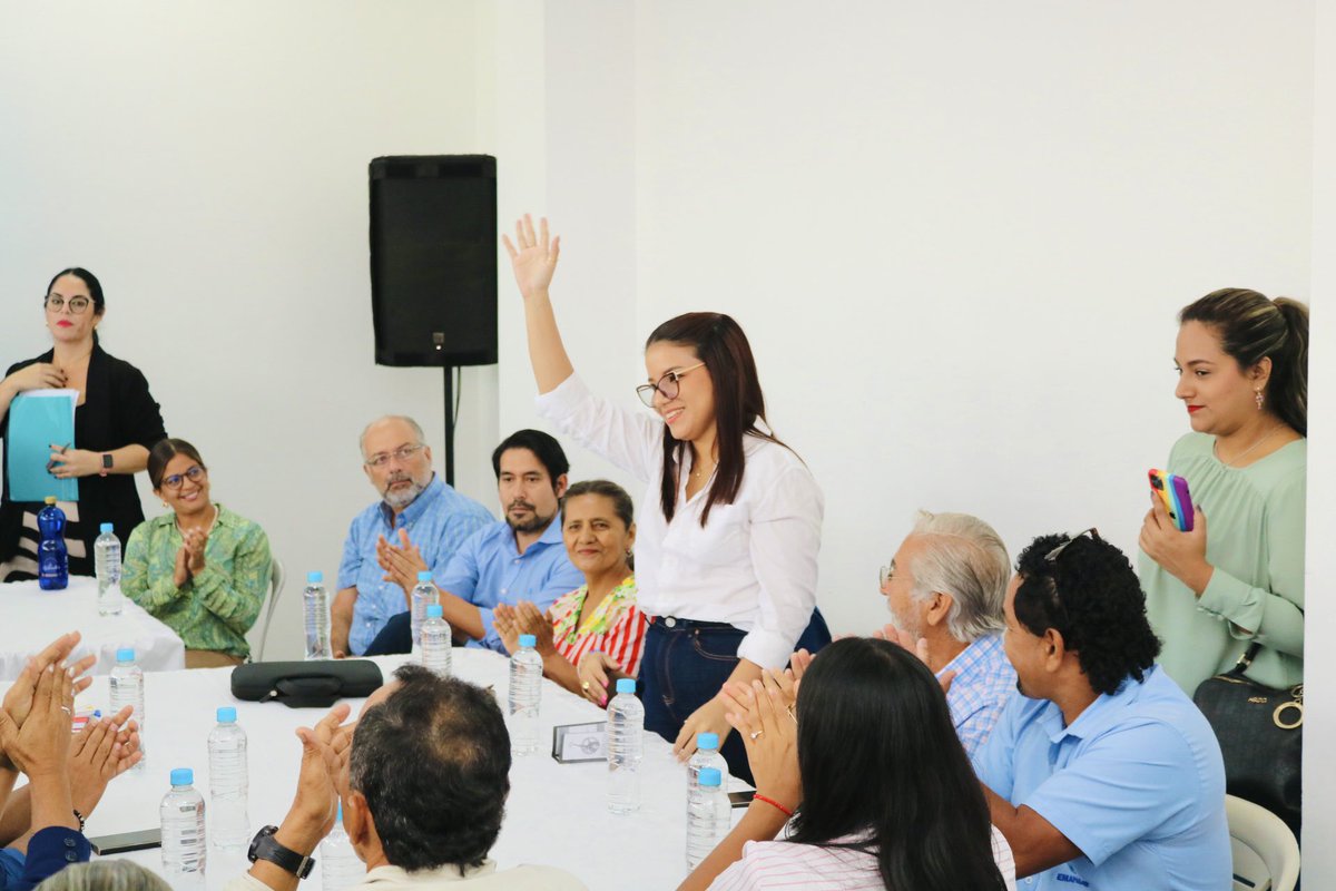 JulyAlvarezLoor's tweet photo. 🔵Compartir Ciudadano #14🔵 @DASEAlcaldiaGye @alcaldiagye 

📍Casa Rosada 

#AlcaldíaDeGuayaquil @AquilesDAH https://t.co/arPNs2D5Dy