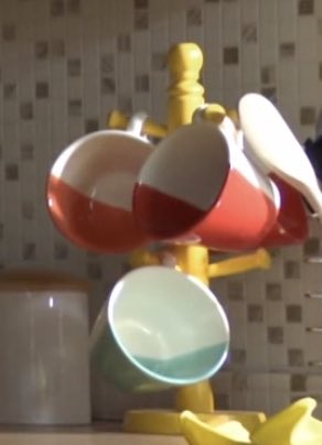 TnsBAW's tweet photo. The Slater house recently got new mugs. The old ones reminded me of P*ké Balls, lol… #SuperRandom #EastEnders https://t.co/MroFrOR57n