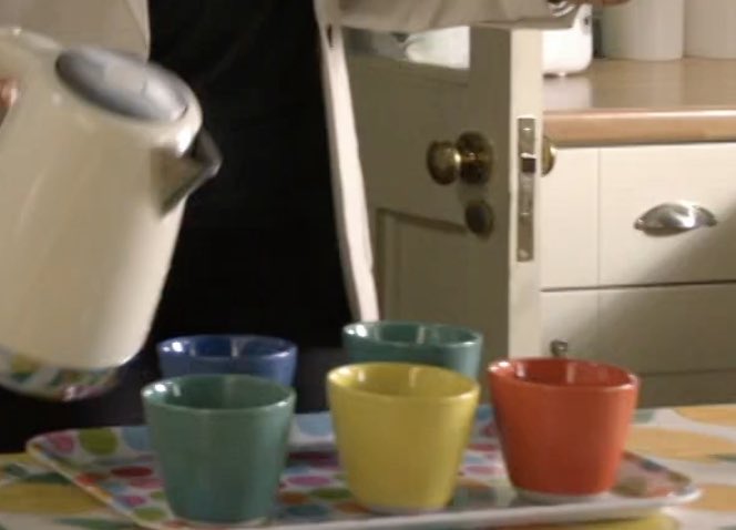 TnsBAW's tweet photo. The Slater house recently got new mugs. The old ones reminded me of P*ké Balls, lol… #SuperRandom #EastEnders https://t.co/MroFrOR57n
