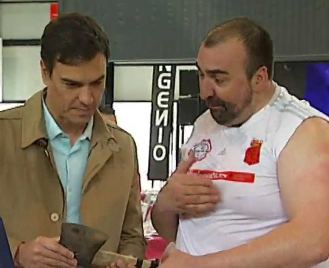 Me comentan que esta foto molesta bastante. 

Sería una pena que hicieseis RT a esta foto de Sánchez con Koldo 😏

Siempre con los mejores.