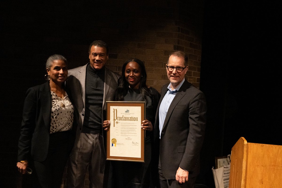 MBPMarkLevine's tweet photo. Congratulations to @WBLS1075NYC @ApolloTheater @ErniePaniccioli and Mary Flowers! https://t.co/Tn3YLbgf29