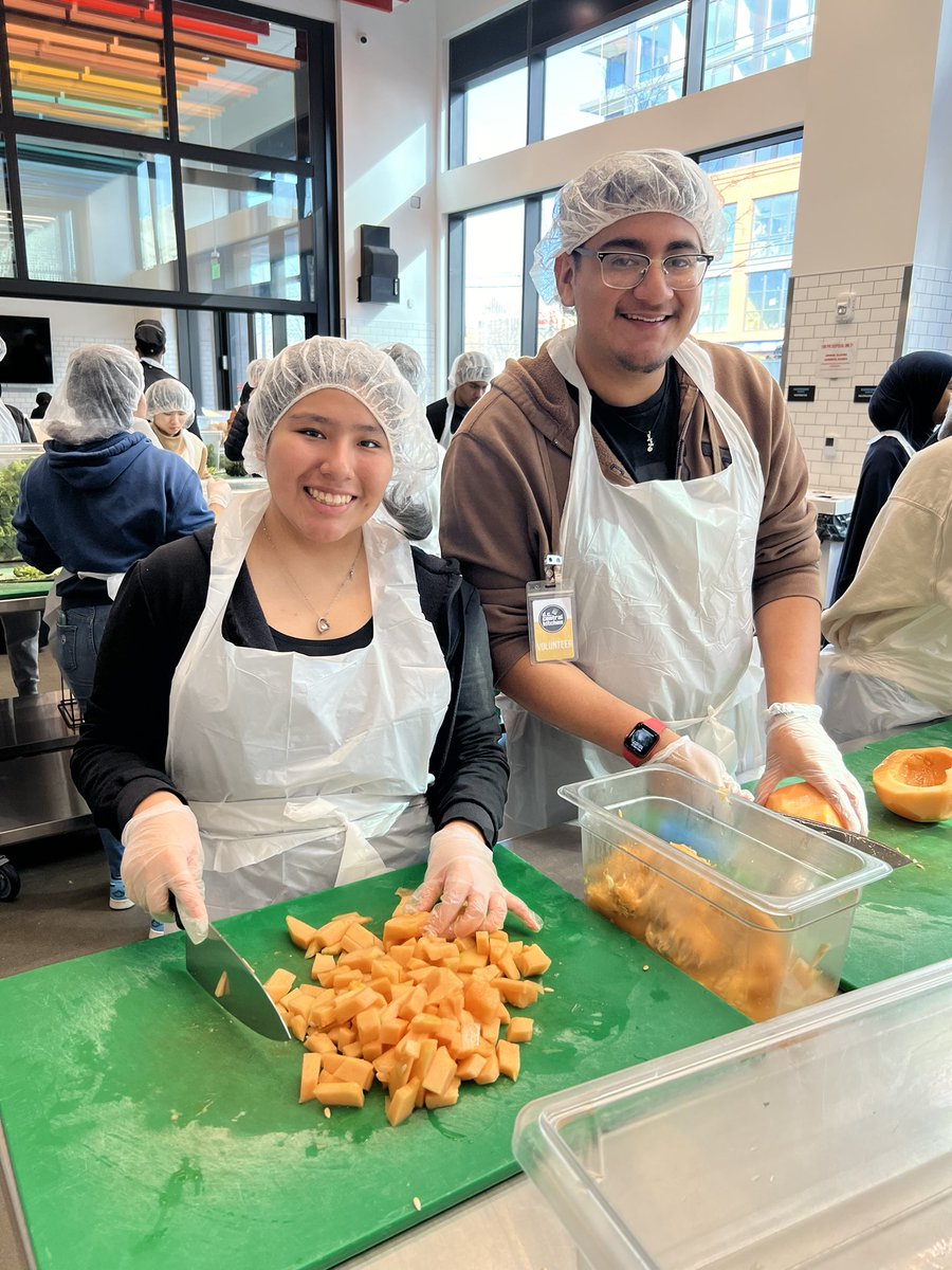 MrsKapSays's tweet photo. Proud of our @AnnandaleAtoms who peeled, chopped, mixed, weighed, and packaged food @dcck today. A special way to honor @UN’s #SocialJusticeDay, and the students represented our community well as Ethical &amp; Global Citizens. #POGskills #GoAtoms @AHS_ESOL @AtomicTeacha @ShawnDeRose https://t.co/o8C06Fjbpu