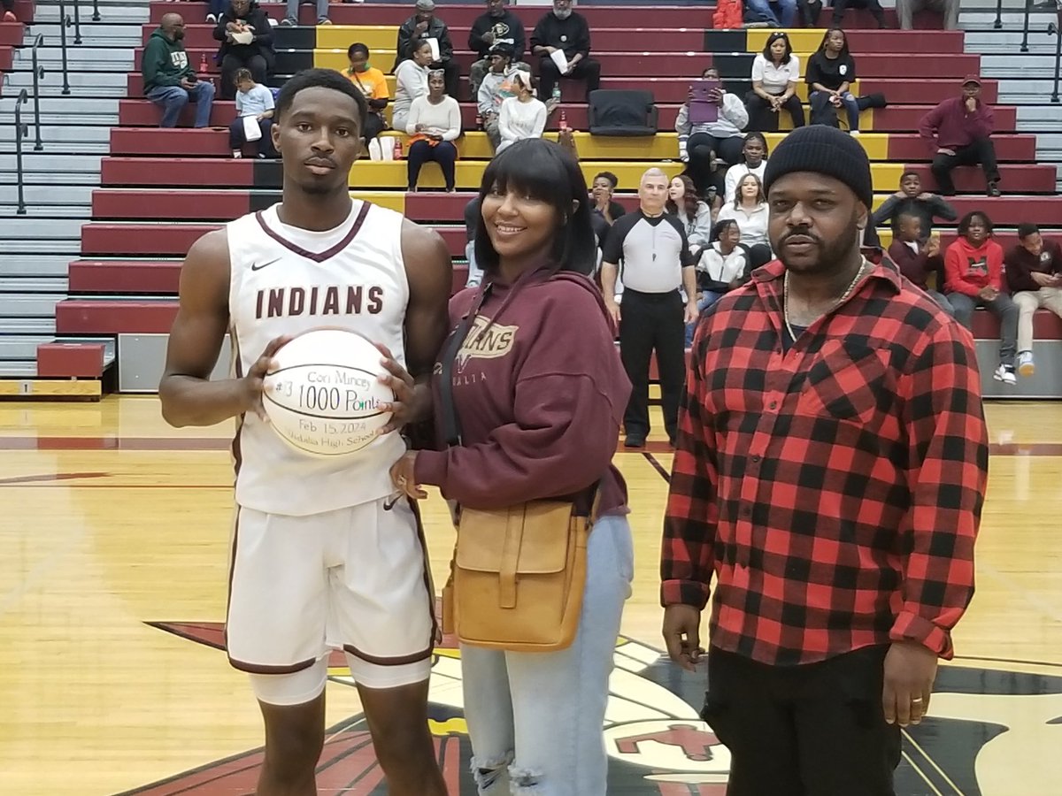 Senior Cori Mincey Honored Before the 1st Rd of the GHSA State Playoffs For Scoring His 1000th point Last Week in the Indians Semifinal Win Over Windsor Forest!
#IndianPride #VHSChooseExcellence
<a href="/AmyZimmerWJCL/">Amy Zimmer</a> <a href="/choward_media/">Corey Howard</a> <a href="/KyleSandy355/">Kyle Sandy</a> <a href="/TheBigGuyWJCL/">Frank Sulkowski WJCL</a> <a href="/sportsguymarv/">Marvin L James II</a>
