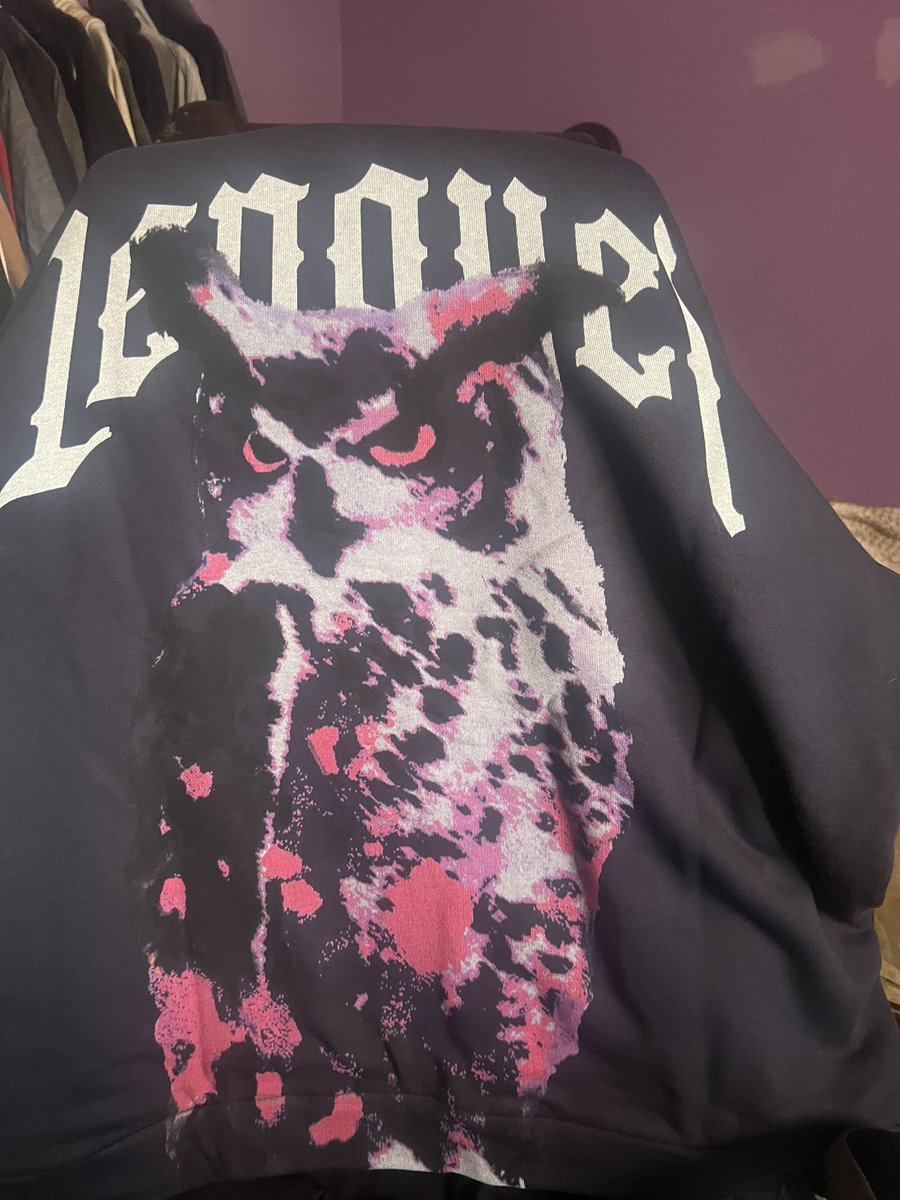 CrisPBaccon's tweet photo. Finally got my merch 🥹🥹 @xQc https://t.co/3IErABvbEj