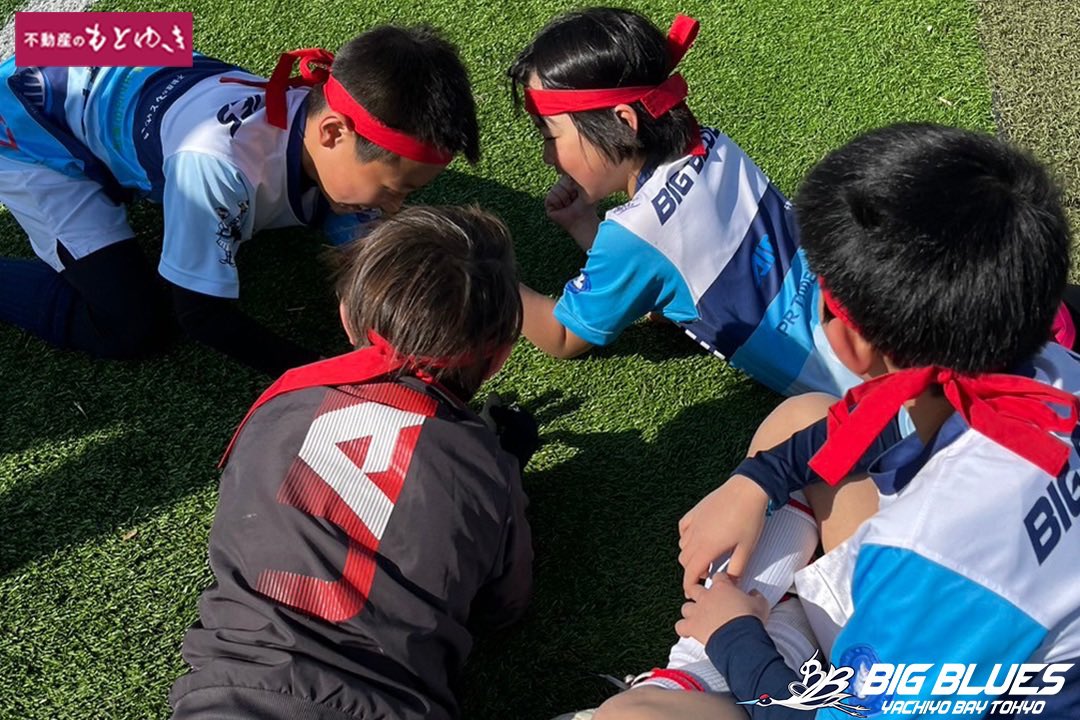 BIG_BLUES_RUGBY's tweet photo. 【アカデミーカップを開催】

2月17日（土）にアカデミーカップを開催いたしました🏉

『世界一楽しもう』をテーマに、キッズ達と親御さんが一緒になって大いに楽しんでプレーしてくれました🏃‍♀️
青空のもとで走り回る子供たちの笑顔は最高ですね！
コーチの選手達もたくさんの元気をもらいました😊

また定期的に開催していきたいと思います👍

#BIGBLUES八千代ベイ東京 #ラグビー #rugby #八千代市 #トップイーストもいいぞ #世界一楽しもう #ラグビーアカデミー