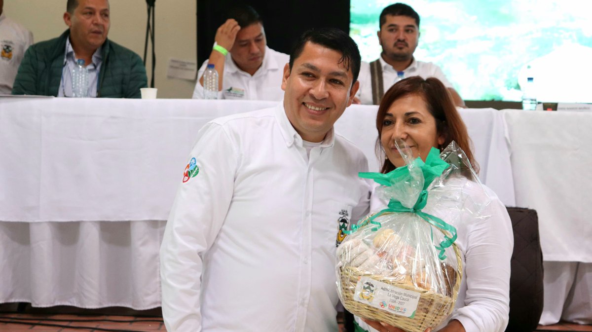 SDEC_CAUCA's tweet photo. Desde el Macizo Colombiano, seguimos construyendo nuestro Plan de Desarrollo. 💚💛

Con el liderazgo del Gobernador @OctavioGuzmanGu y de la mano de las comunidades, continuamos trazando una hoja de ruta para la construcción de un Departamento próspero, turístico y emprendedor. https://t.co/MSlUkwP4a3
