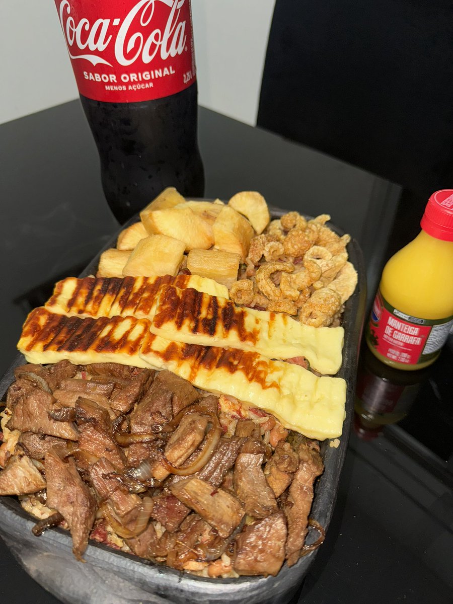 Eu amo o que faço , elas se aproveitam de mim ❤️
Baião de dois com carne de sol queijo coalho torresmo e aipim frito 😋
