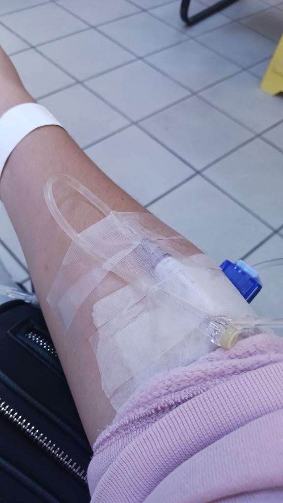 Cuando piensas que no te enfermeras porque esta en otro país y paso esto:
Pos data: estoy bien mis ratones [as] con microplasma estaré 5 días sin trabajar y descanso total 🤧😪😮‍💨🐁.