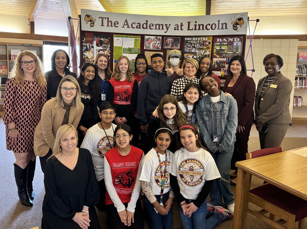 Leah_Carper's tweet image. So great seeing you today! 💙

It was fun to hear @SteveTroxlerNC chat with our students about his work and then watch them show him their work.

Thank you @CTruittNCDPI for spending time with us here in @GCSchoolsNC !!  I loved watching you engage with our students and teachers…