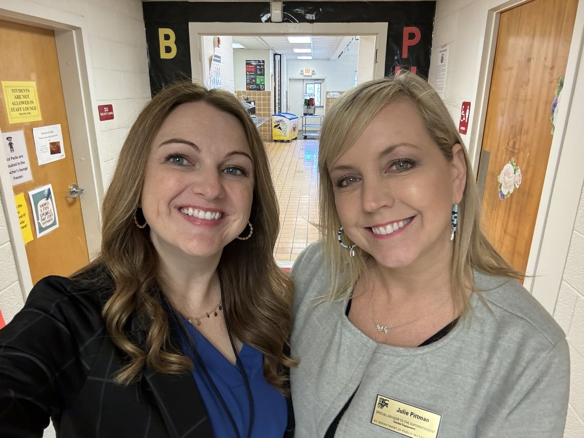 Leah_Carper's tweet image. So great seeing you today! 💙

It was fun to hear @SteveTroxlerNC chat with our students about his work and then watch them show him their work.

Thank you @CTruittNCDPI for spending time with us here in @GCSchoolsNC !!  I loved watching you engage with our students and teachers…