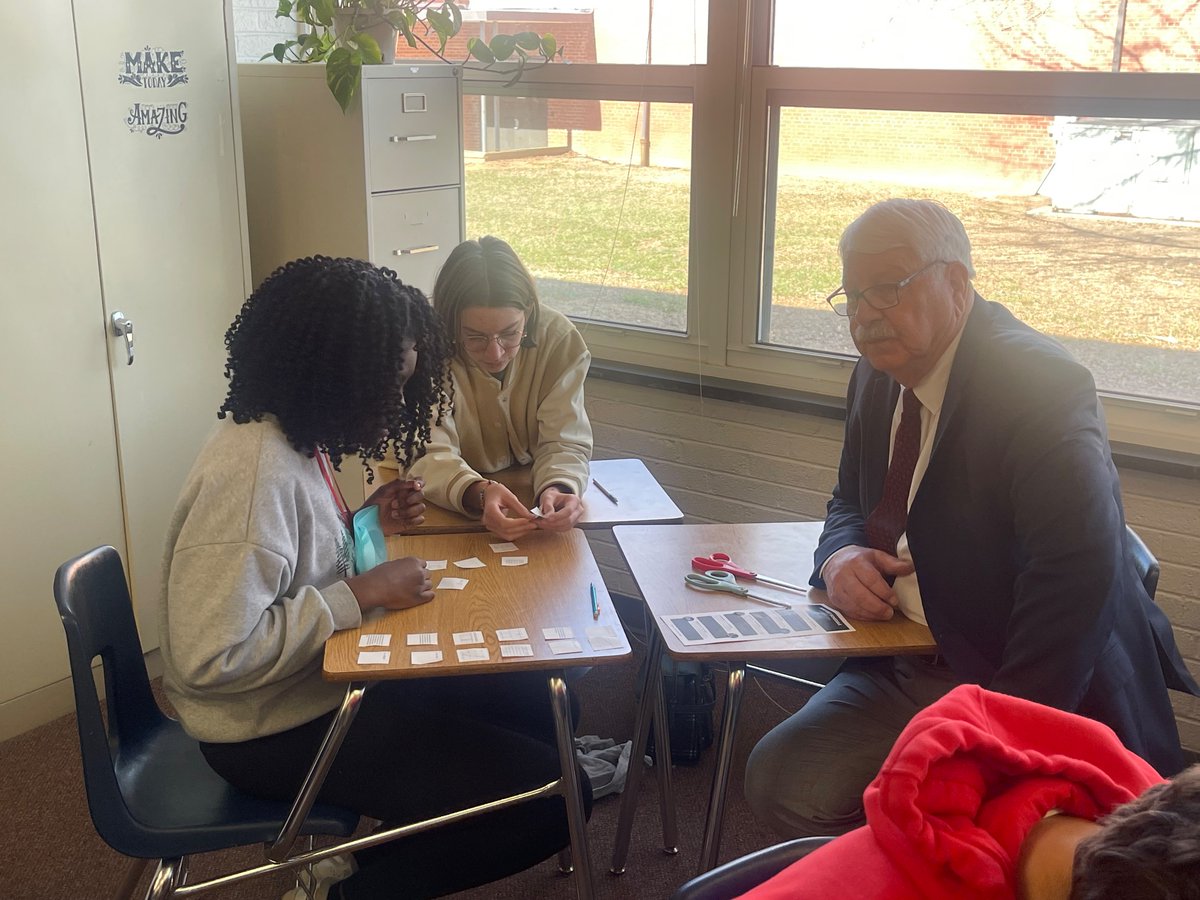 DiggsTosha's tweet image. Visit to @BSMSPhoenix  in @GCSchoolsNC  was phenomenal! Collaboration , engagement &amp;amp; empowerment rule the learning environment! @CTruittNCDPI,
@SteveTroxlerNC  &amp;amp; teams engaged in student learning, staff dialogue &amp;amp; the many opportunities offered. #BetterTogether #AlwaysLearning