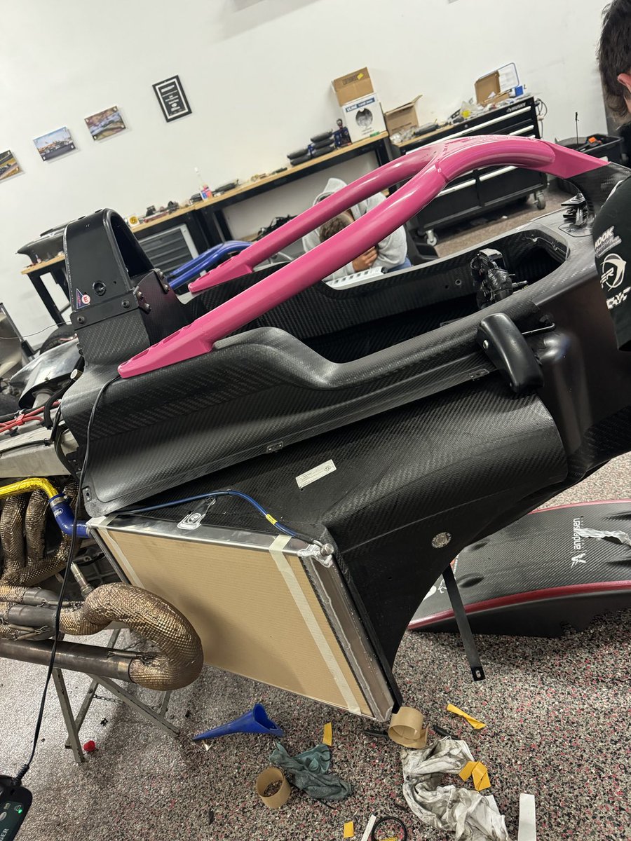 Mike_Taylor1972's tweet photo. -#33 is being assembled-
Full-Race-Trim
#LetsGoMax
#RaceForTheCURE
$PINK
@SusanGKomen
#VRD
@SimplifyAsstMgt
Do Well Do Good Go Fast!
Indy St Petersburg, FL
Mar 9-10 https://t.co/ZFPcE1PhIV