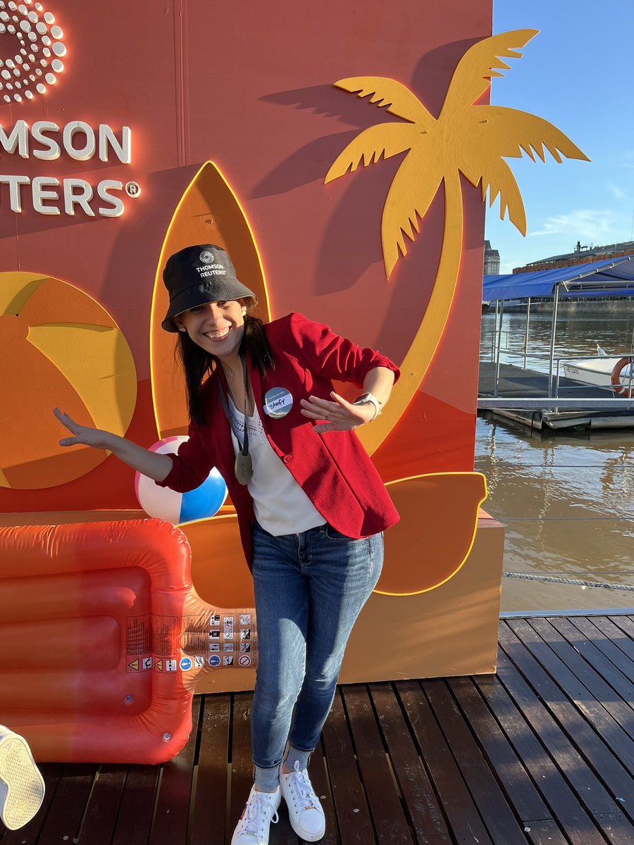 estefaniadiazr's tweet photo. Cuando haces tu trabajo bien porque te encanta y además los superas! 🇨🇱🇻🇪🥇🏆 Gracias Thomson Reuters! #TR #workattr #PuertoMadero #Argentina https://t.co/ySGOt4iA7p