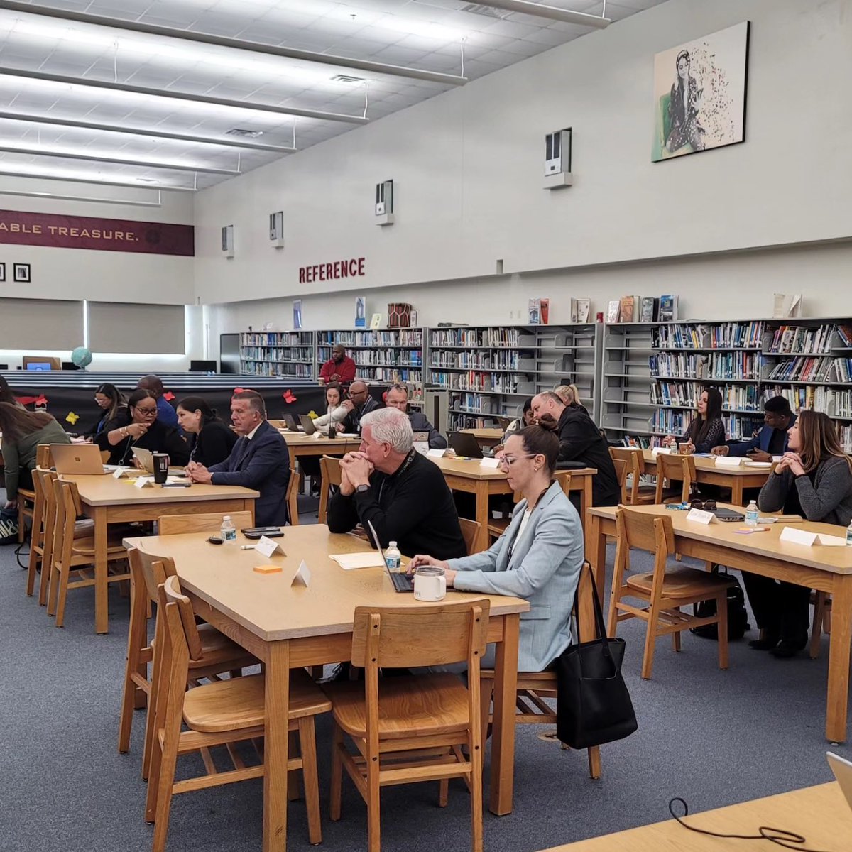 Reviewing graduation and acceleration best practices with SRO principals. Thank you, Betty Viada and Sharon Krantz! CRO and NRO sessions coming soon.
#YourBestChoiceMDCPS