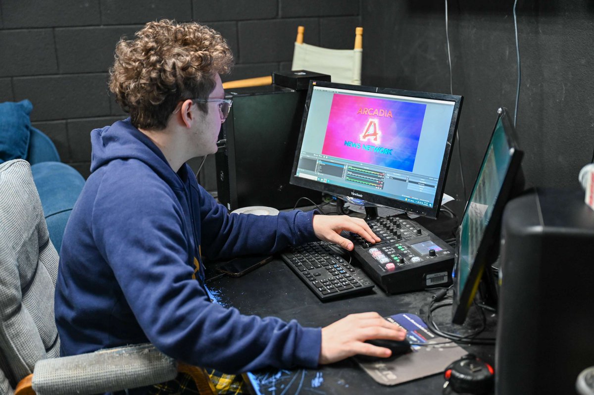 ScottsdaleUSD's tweet photo. We are excited to showcase our Career and Technical Education programs at SUSD, like the amazing opportunities at @ArcadiaSUSD's "Arcadia News Network!"
#CareerTechEd #ArcadiaHighSchool #HandsOnLearning #BecauseKids #OneTeam #WorldClassFutureFocused https://t.co/4pF3rUitNJ