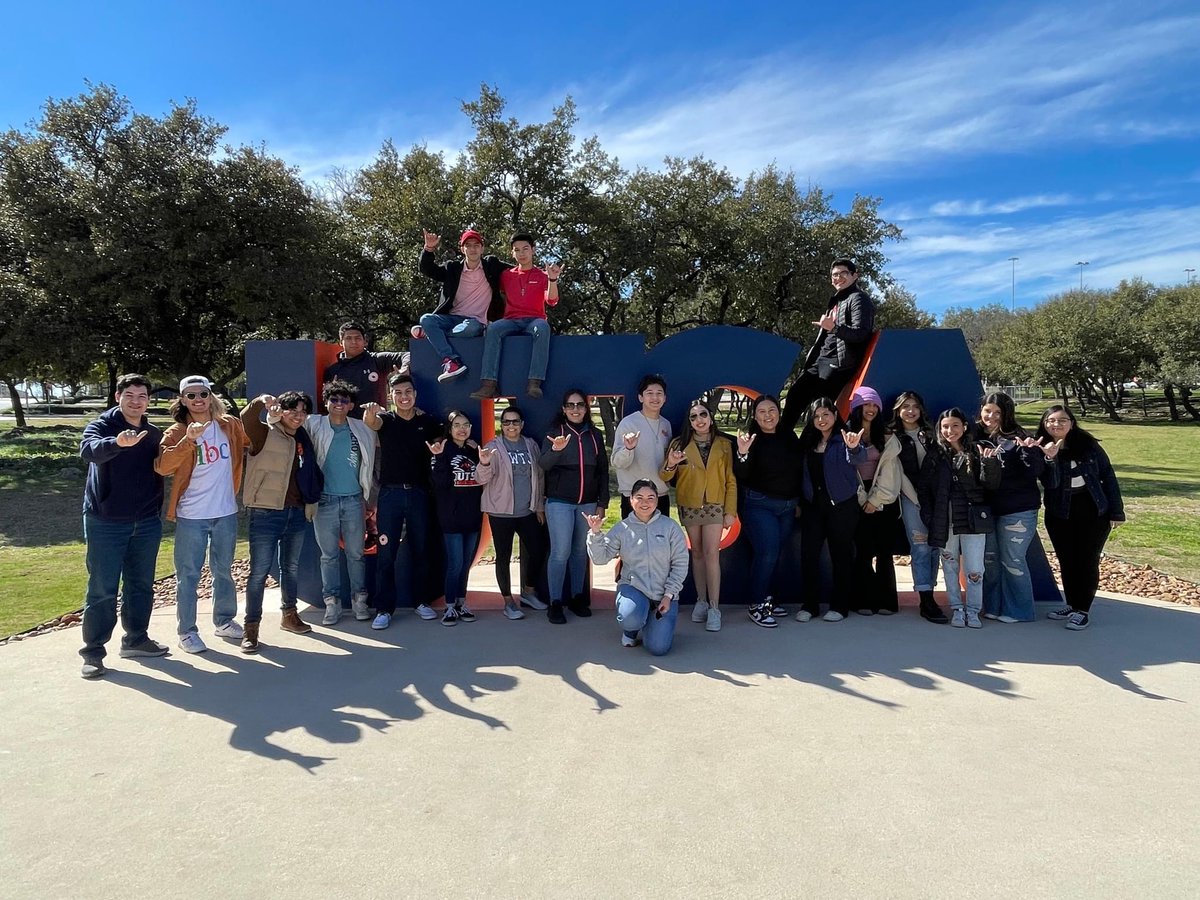 SWTXCollege's tweet photo. ๐ 54 SWTJC students rocked UTSA Day, exploring campus life and learning about the university's offerings! ๐ซ Special congrats to Evelyn Rodriguez (Eagle Pass) & Vivianna Gonzales (Uvalde) for scoring $500 scholarships! ๐คฉ๐ #SWTJC #UTSADay #Winners ๐๐ https://t.co/xXFEp5m4c3