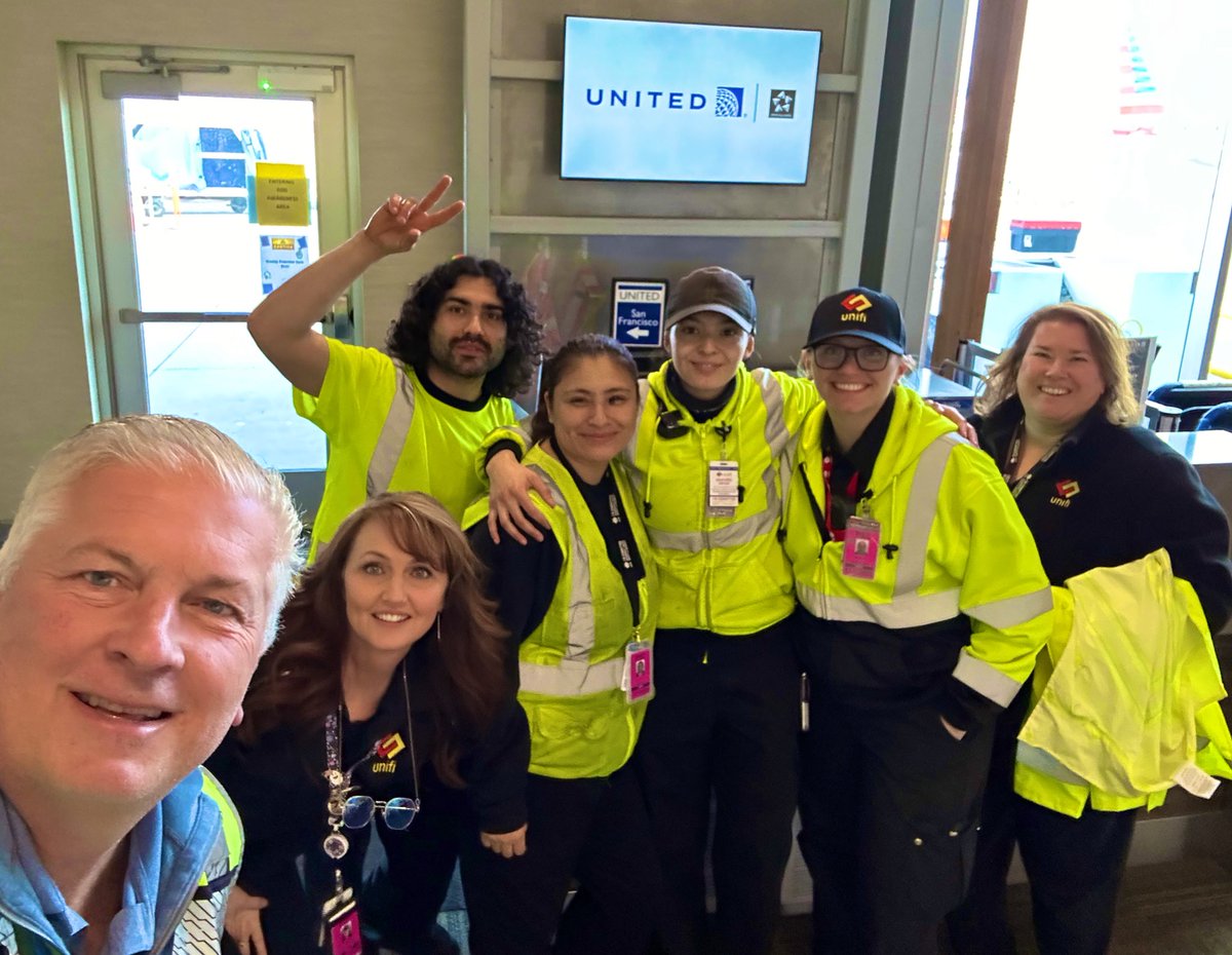 Hello #United ✈️ from Team PSC @UnifiAviation 🛫 Connecting people, Uniting the 🌎 and doing it Safely 💙 @Jmass29Massey @jacquikey @PepperSiegel #wearerls #beingunited