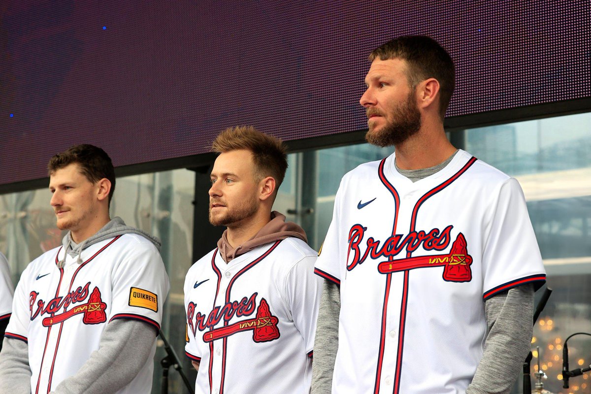 comfortbraves's tweet photo. sean murphy, jarred kelenic, and chris sale https://t.co/0t2YCESVcV