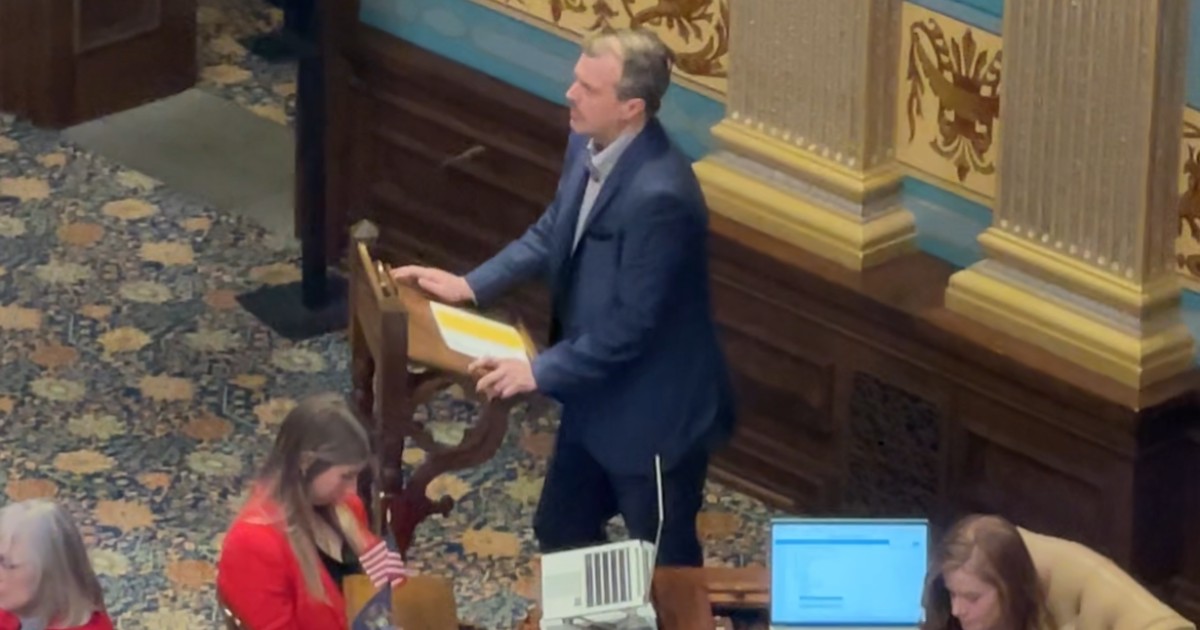 UnitedWaySEM's tweet image. We joined w/our #Team211, @miunitedways and @MI211 at the Capitol to talk to our legislators about the work and impact of our 2-1-1 helpline. We also witnessed Sen. @JeffMIrwin present the Resolution that led to Feb. 11-17 being proclaimed Michigan #211Week! #LoveMI211 🧡💙