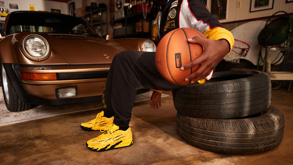 DSORacing's tweet photo. Dos de mis marcas favoritas, @PorscheMexico y @PUMAmexico, lanzaron la colección PUMA Hoops y LaMelo Ball, la cual combina el automovilismo y el basquetbol. ¡Están increíbles! https://t.co/w71uiMipOR