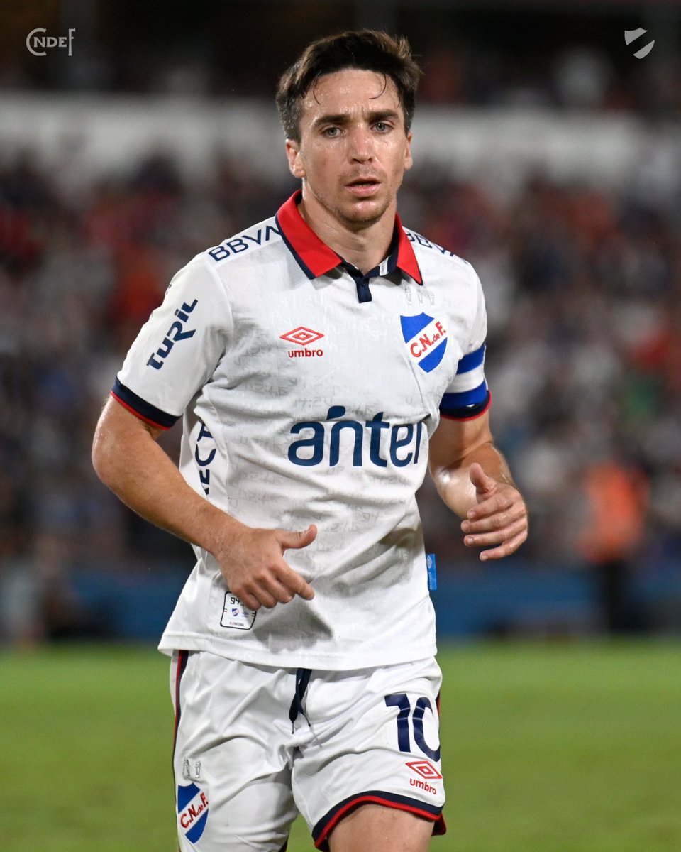 Gracias Mauricio, no me voy a cansar de decirlo, gracias por volver vigente y sin hacer quilombo, demostrando que el amor por los colores sigue existiendo.