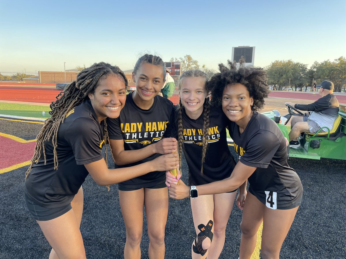 CoachGCalkins's tweet photo. New school record for the 4x200. 1:46.53 https://t.co/jGR1EJzP19