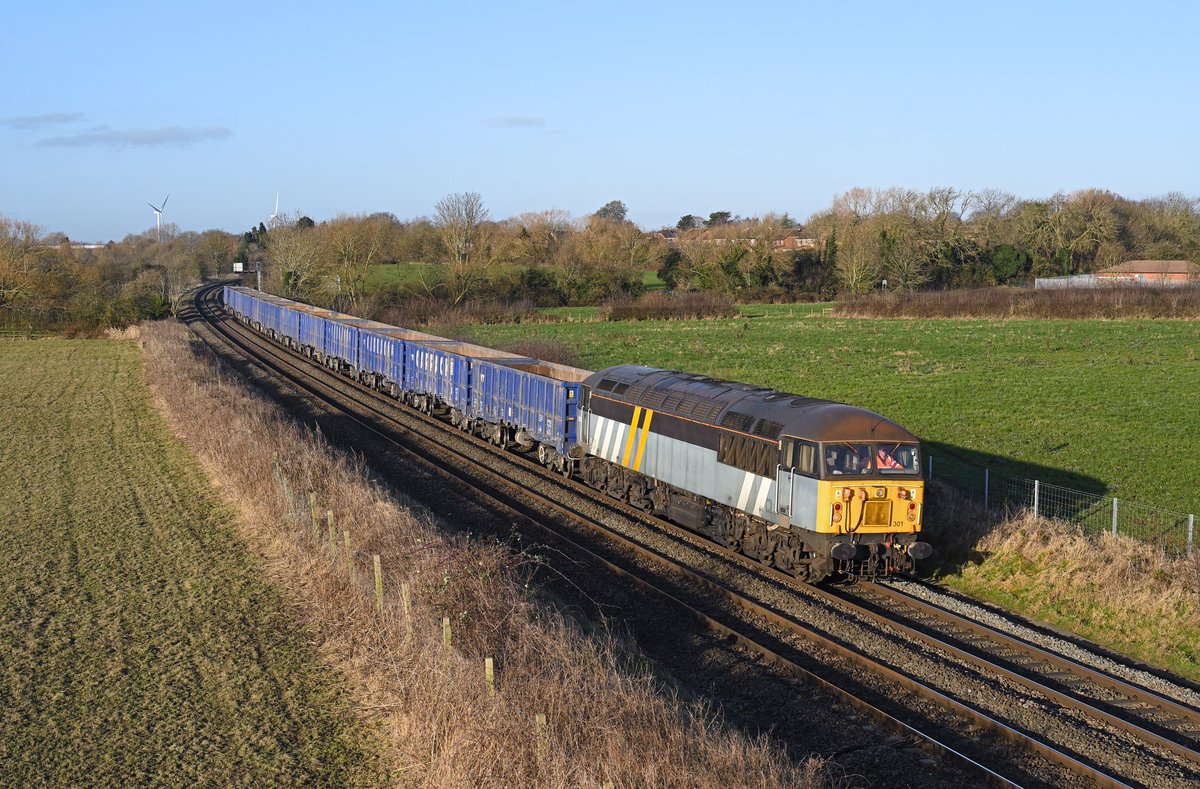 56301 passes Borrowash during the early part of last month with the DC Rail operated 6Z56 Derby Chaddesden Sidings to Acton TC empty JNA-T wagons. @DCRailOfficial