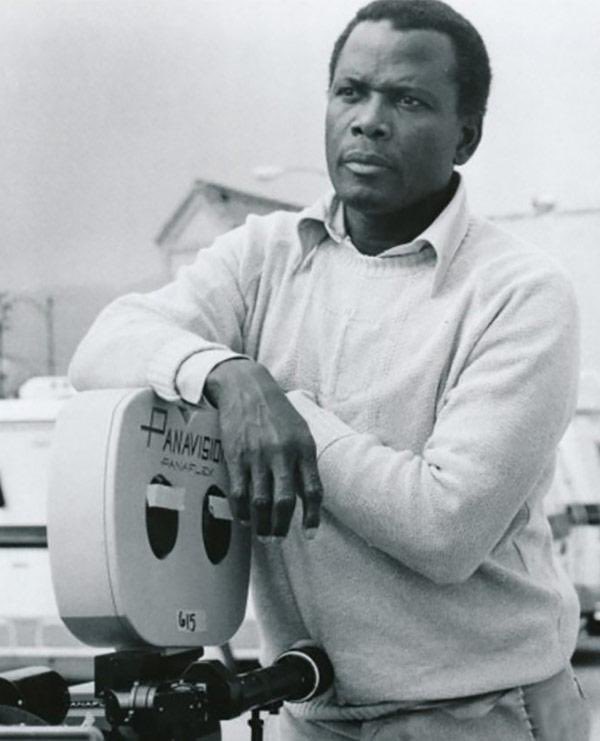 analgesicsleep's tweet photo. Sidney Poitier took over directing “Buck and The Preacher” from Joseph Sargent because he was dissatisfied with the film's original point of view. As a result, this began Poitier's directorial career and he would go on to direct eight more films.
#MusComEnt #BuckAndThePreacher https://t.co/iemTFgMRIF