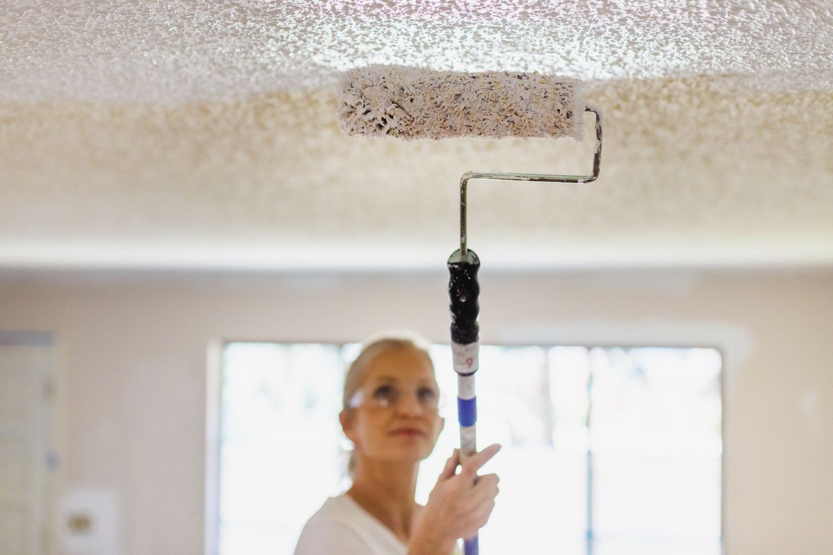After enough time, popcorn ceilings begin to look dull, weary and dated. Painting popcorn ceilings can be messy because the material crumbles and flakes off. 😩 Learn how to paint a popcorn ceiling LocalInfoForYou.com/180024/how-to-…