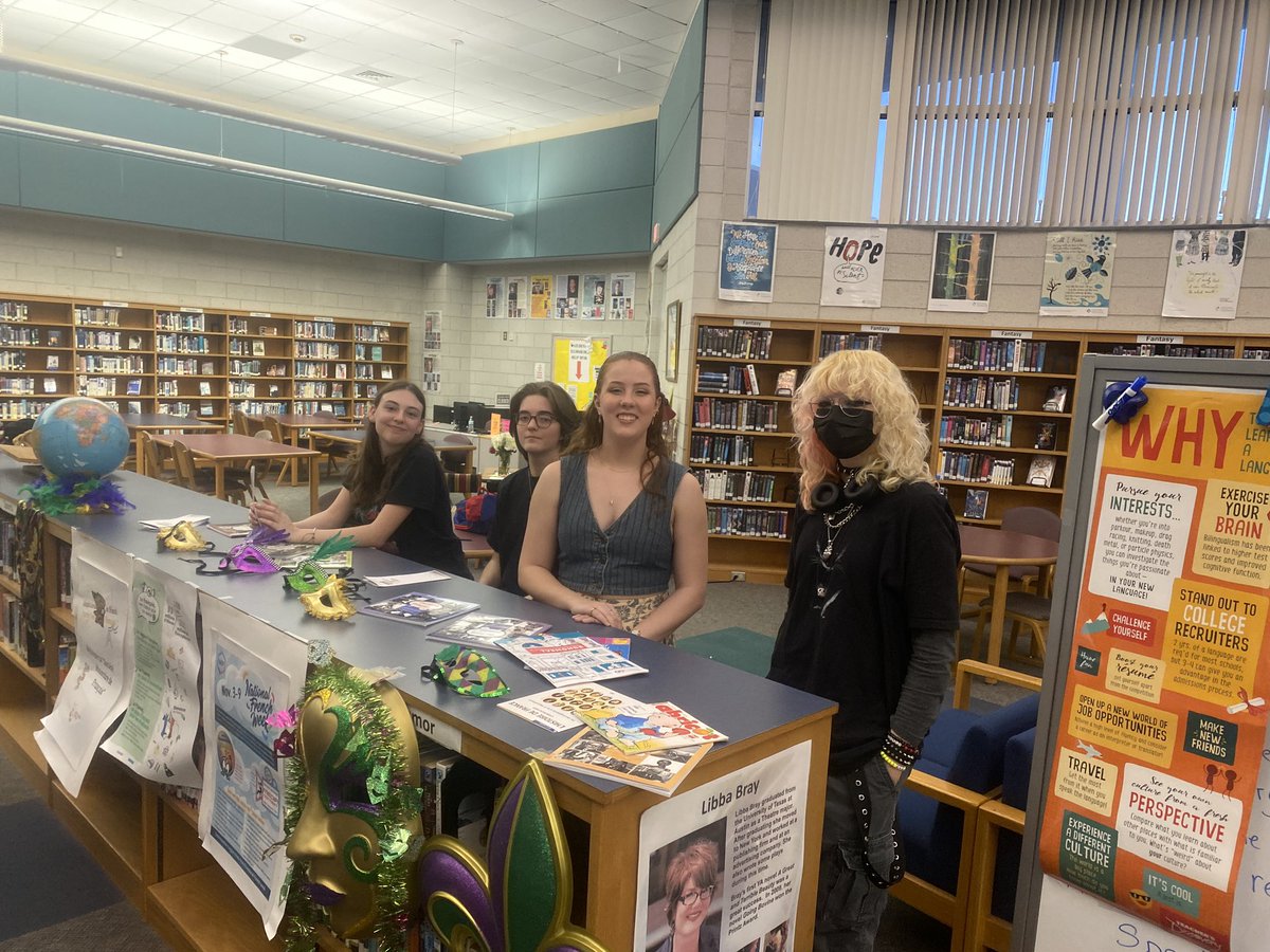 MsSailF's tweet photo. What a great night at AHS! Kudos to these seniors eagles, who are members of the French Honor Society, for promoting French language during the Rising Freshmen. #nhcschat #aatf https://t.co/fcBpjPzkKW