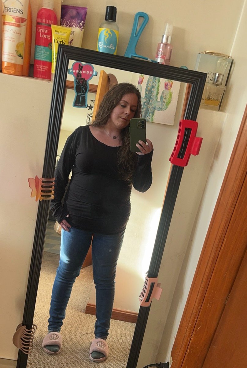 Samantha12Sue's tweet photo. #selfie #MirrorSelfie #MirrorPic #curvy #SmallFat #Midsize #LongHair #CurlyHair #happy #chunky #jeans #smile #SelfLove #Shorty #ShortGirl https://t.co/hppQwAyn7L