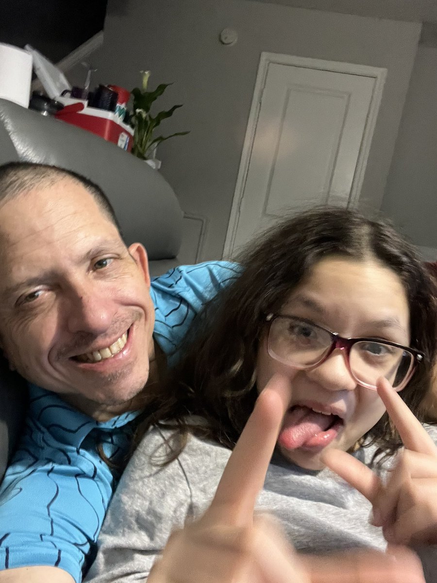 YisusLemusky's tweet photo. #creepout on #Netflix with one of my daughters https://t.co/cojxOiGWe0