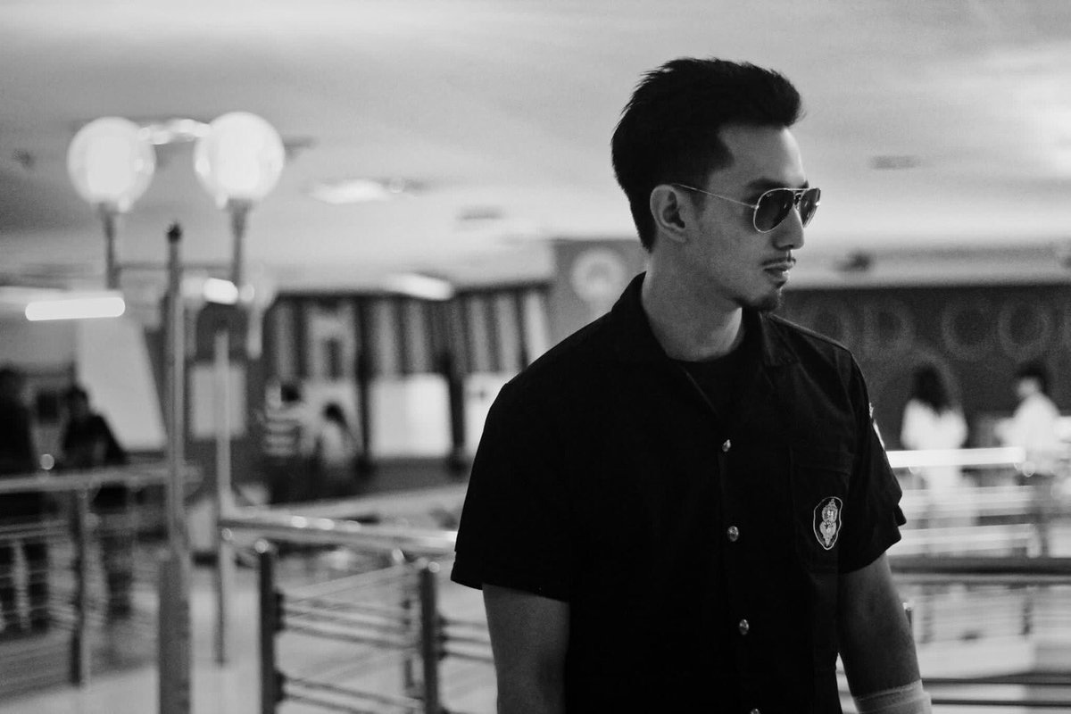 ㅤ
ㅤㅤㅤㅤㅤㅤ
          มีที่ไหน รับตำแหน่งมาแล้วจะเพิกเฉยต่อหน้าที่
ในตอนนี้มันยืนหยัดอยู่ในฐานะ ‘ ประธานชลฯ ‘ แน่นอนว่ามีทั้งคนที่เห็นด้วยและไม่เห็นด้วย บ้างก็ว่าไม่เหมาะ บ้างก็ว่าตาขาว—— ทว่าท้ายที่สุด แม็กซ์ สหรัฐ

        มันก็คือประธาน

ㅤㅤㅤㅤ