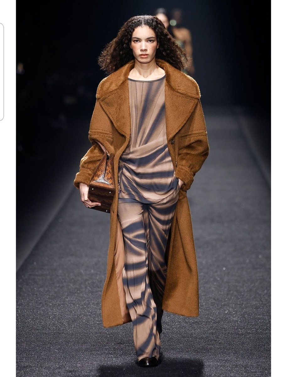 Estoy enamorada de la colección de #AlbertaFerretti #MilanFashionWeek24 #Canvas #FashionPodcast