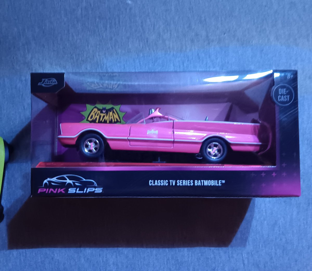 Pick this up the other day at Walmart for my wife.

The only problem is, I want one now.

PINK SLIPS BATMAN classic TV series BATMOBILE, 1:24 SCALE by Jada Toys

#Batman #Batmobile #PinkSlips #JadaToys