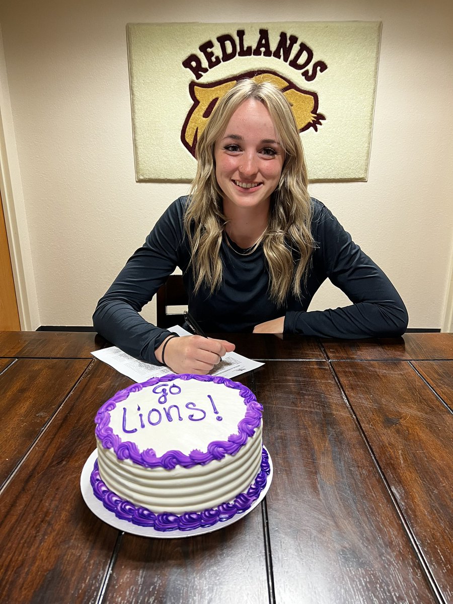 TNeidy's tweet photo. Congrats to sophomore Clara Peake on signing her Division 1 National Letter of Intent to finish her career at the University of North Alabama! We can’t wait to see the things you accomplish! #cougargolf https://t.co/Tp8ZJk0IMQ