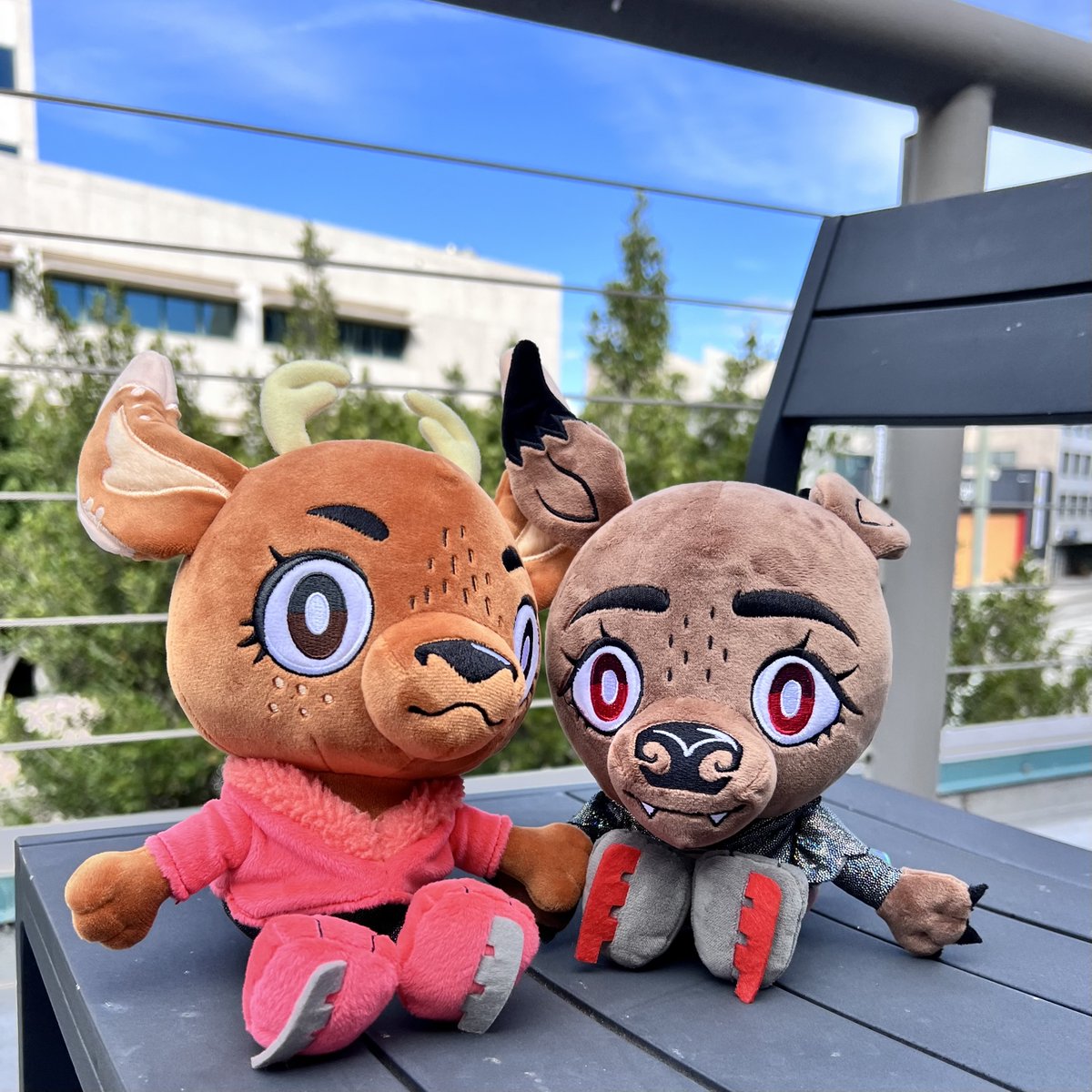 webtoonofficial's tweet image. Only 14 days left to bring Gwen, Emile, and Radu home! ⛸️👑 #BladesOfFurry #CursedPrincessClub #WEBTOON

Get em before they're gone!
🛒 bit.ly/43Isinc