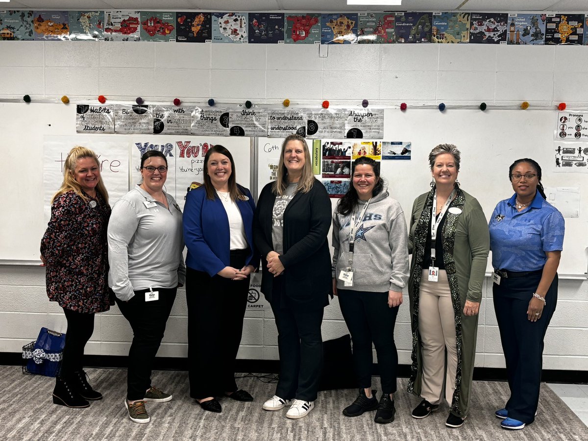 TedHiff's tweet photo. Our @MLDSLeaders -Emerging1 cohort visited @wms_lions to offer 30 Second Feedback. We’re celebrating with Mrs. Atkinson and Mrs. Nolen’s ELA class! @DrFlickWMS @NWR1Hecktor @BevAnnBoyd @RLGMike @StLouisRPDC @EducPlus https://t.co/jvqGW1kNSI