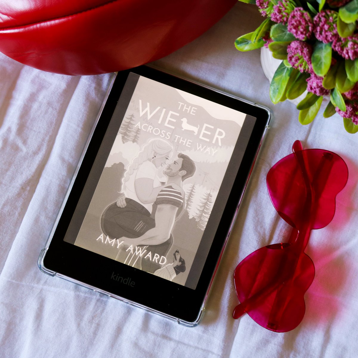 JustMeVictoria_'s tweet photo. 📚new post📚
THE WIENER ACROSS THE WAY | BOOK REVIEW
America’s pop princess thinks its all for show, but the NFLs meanest player wants it to be forever… 🎤
🔗 READ NOW: https://t.co/9DLPLfS4kH
#AmyAward #sportsromance #bookreview #bookblogger #romancebooks #romancereader https://t.co/HheZoN5oU4