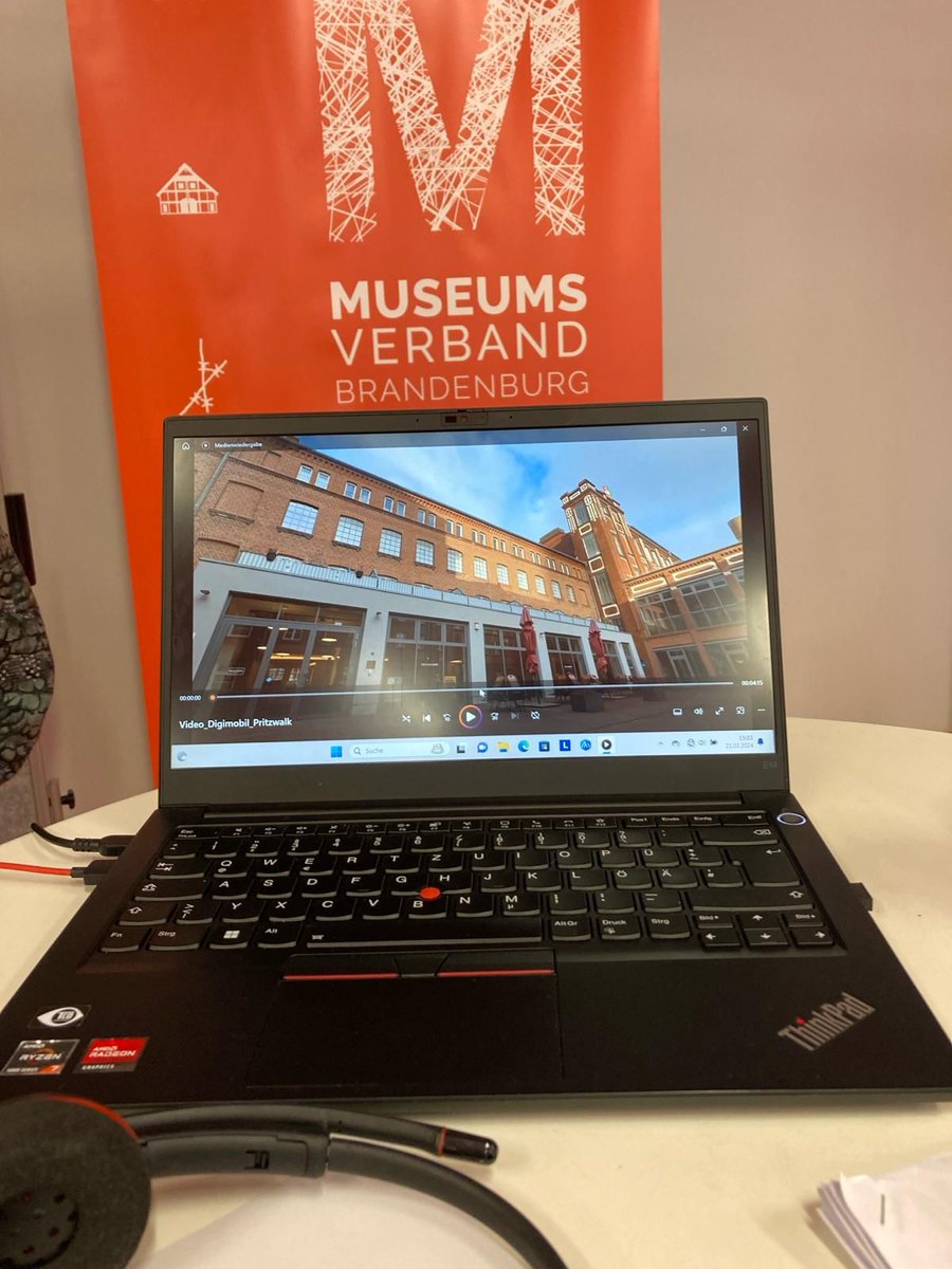 Gestern hat unsere Kollegin Sarah Wassermann das Digi-Mobil in Stuttgart auf der Tagung des @mfg_kreativ vorgestellt.  Das Projekt geht jetzt in die zweite Testrunde: museen-brandenburg.de/projekte/digi-… Gefördert von <a href="/mwfkbrb/">MWFK Brandenburg</a>