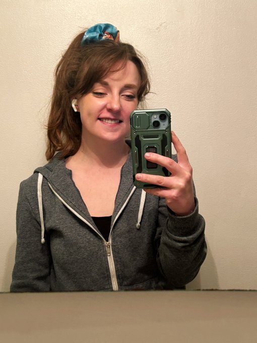 Ya gal got a job and a bang situation (haircut wise) that works, celebrate good times everyone. https://t