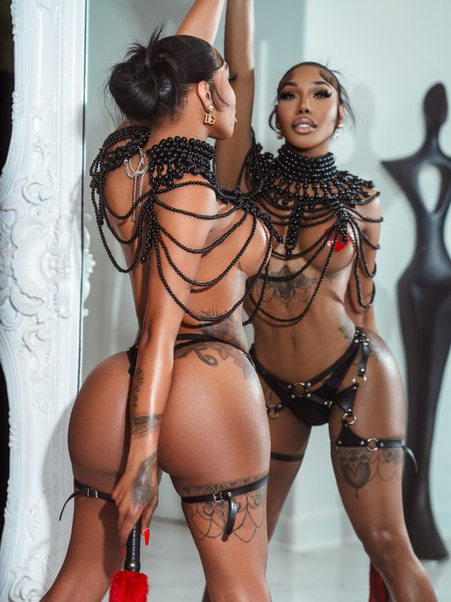 🖤❤️ https://t.co/03gqd3p0C5