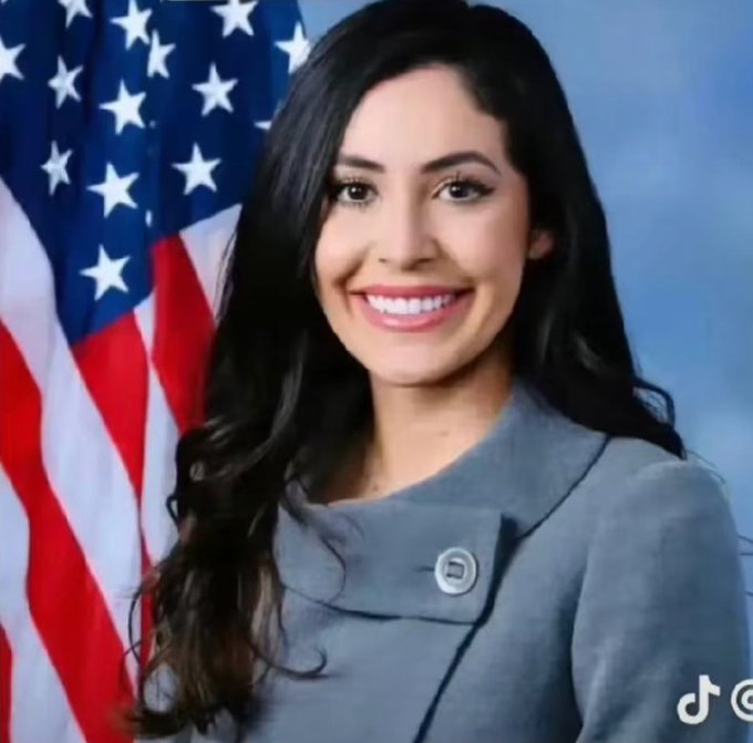 WallStreetMav's tweet photo. Congresswoman Anna Paulina is introducing a bill to force members of Congress to fight on the frontline in Ukraine if they vote for $60 BILLION more Ukraine aid.   

Finally, a bill I can get behind .... https://t.co/mG4DcF0yp0
