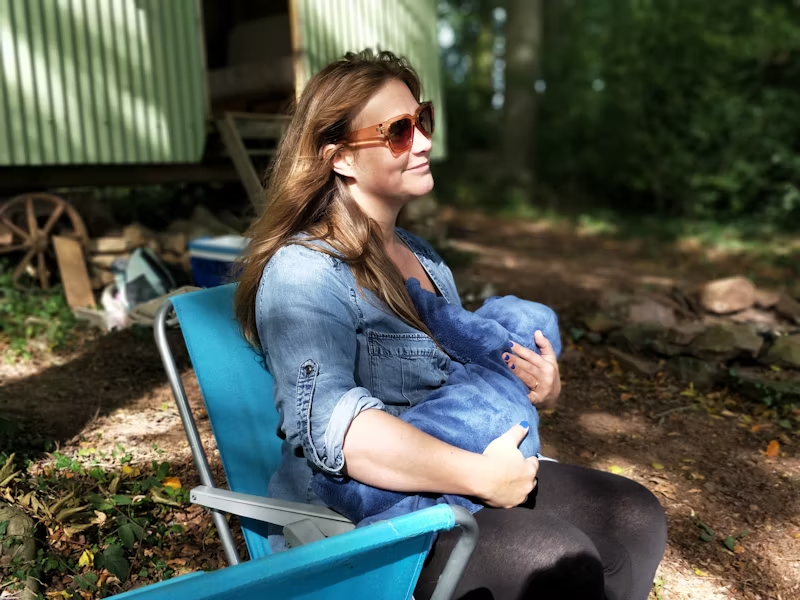 ParentingQ's tweet photo. 👉🏼Wear Convenient Clothing:
Opt for tops that allow easy access to your breasts, like pull-up tops or button-downs

👉🏼Cover-Up with a Blanket:
Use a blanket around your shoulders to cover anything you don't want to expose while breastfeeding in public

#Breastfeeding #Motherhood https://t.co/4T0uRA5uNS