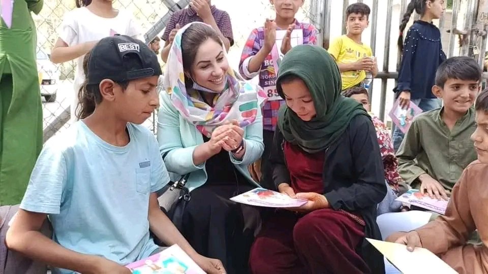 حمیرا خواهرکم، 
تو اصالتِ تلاش، پشتکار، صداقت و مهربانی هستی. 
عمر دراز برایت آرزو دارم که بخوانی، بنویسی، بیاموزانی و معرفت و راستی و درستی را گسترش بدهی.
تولدت مبارک است.

<a href="/QaderiHomeira/">Homeira Qaderi</a>