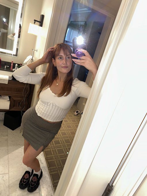 Am I cute w clothes on too ? 🧸 https://t.co/eM67zcW3Qz