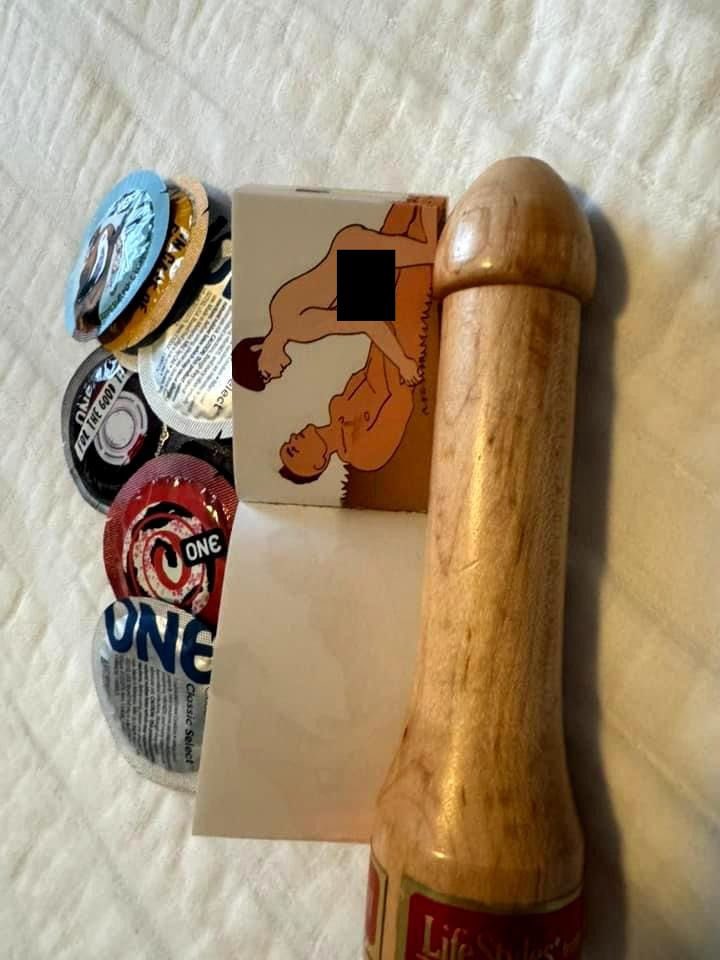libsoftiktok's tweet photo. Students in a school in Manitoba, Canada were reportedly sent home with wooden p*nises and a flip-book showing gay s*x scenes.

They’re after your kids.

SOURCE: https://t.co/WF6Iec7cMG https://t.co/satwgZ3MNM