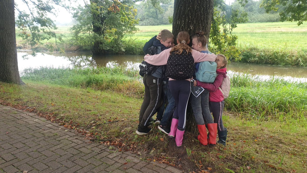 Vandaag <a href="/IVNNederland/">IVN Natuureducatie</a> training 'Natuurinclusief Ondernemen'  in Apeldoorn. Opgezet ism <a href="/GreenKeyNL/">Green Key</a>. Cursus binnenkort aangeboden aan ondernemers in hele land. Over terreinscan &amp; fysieke vegroening, wat is #natuurbeleving, hoe toepassen en communicatie.
#natuurinclusief
