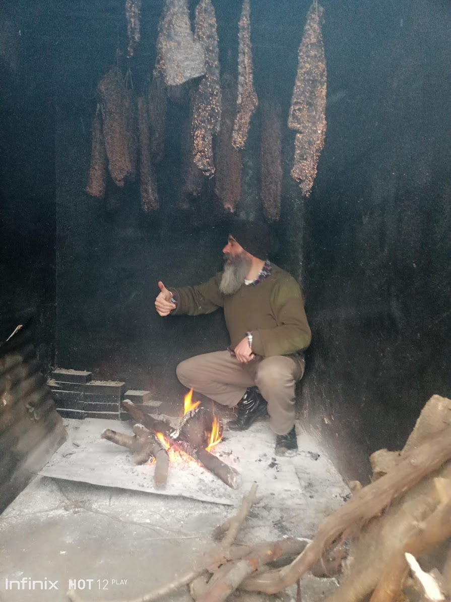 LoizidesGeorge's tweet photo. копченая корейка, smoked loin, lountza, lountsa, λούντζα κτλ :) 

[ #pedoulas, #marathasa, #LoizEATis, #Sun2Each, Педулас, #me, #megalos, #big #inflated #ego ] https://t.co/6iZiY5vamQ
