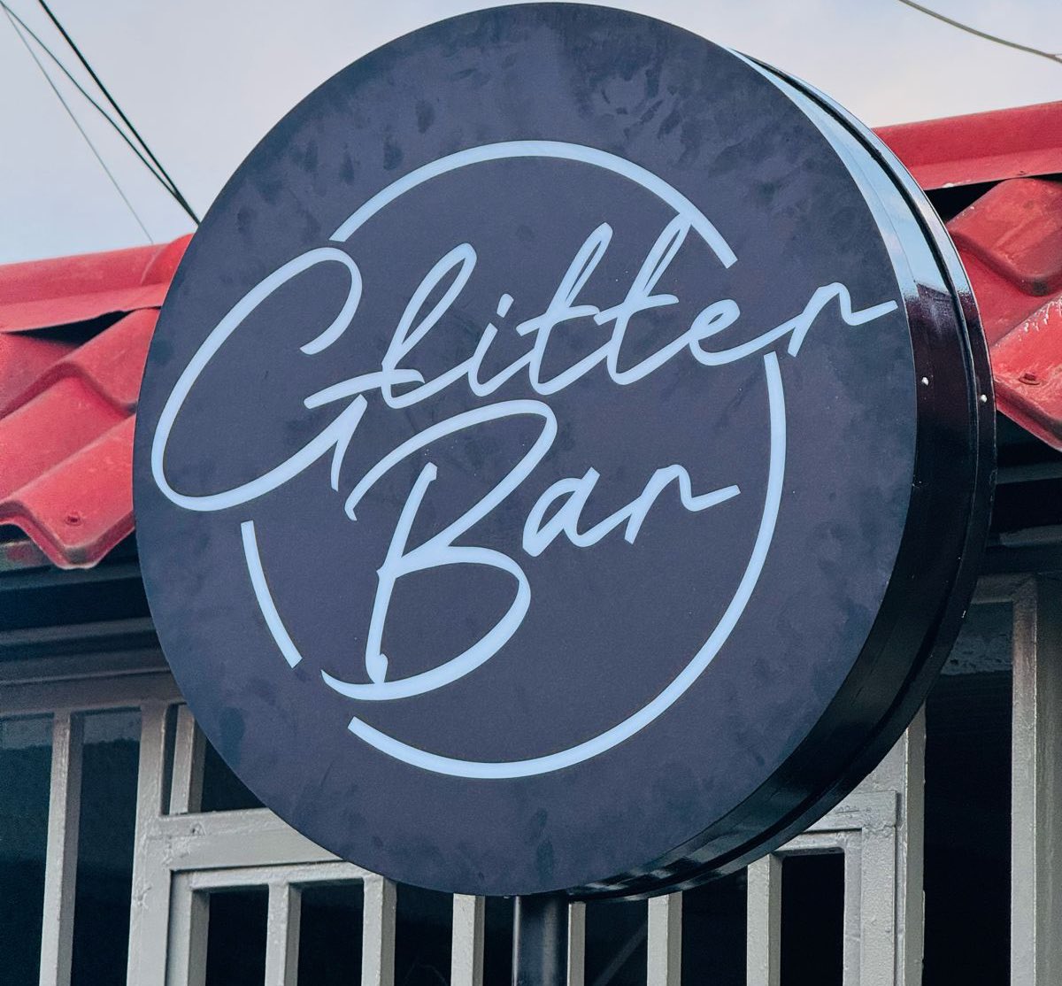 Saben de alguien que se case  o tenga un evento este domingo 26 en el GAM? 
Tengo un nuevo emprendimiento y necesito hacerle contenido entonces quiero regalar una hora de Glitter bar, pinturas neón, maquillaje y maquillista profesional.